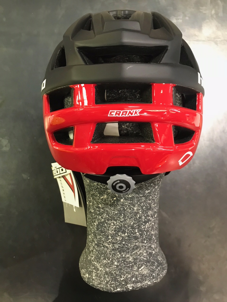 Casco Crank  NUOVO!!! LEGGERISSIMO E CONFORTEVOLE